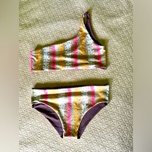 Reversible one strap bikini, Puakenikeni print